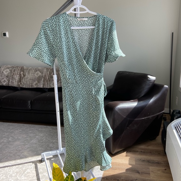 Only Wrap Dress 👗 - Picture 2 of 4